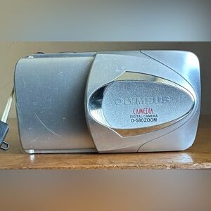 Olympus Camedia D-580 Zoom Digital Camera Silver 4.0 MP 1.8" LCD 3x Optical Zoom